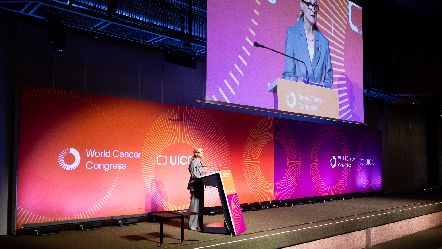 Cancerfondens generalsekreterare, Ulrika Årehed Kågström, talar på World Cancer Congress 2024 i Genève. Den 8 oktober tillträder hon som ordförande för världens största cancerorganisation, UICC (Union for International Cancer Control). Uppdraget sträcker sig över två år, från oktober 2024 till oktober 2026.