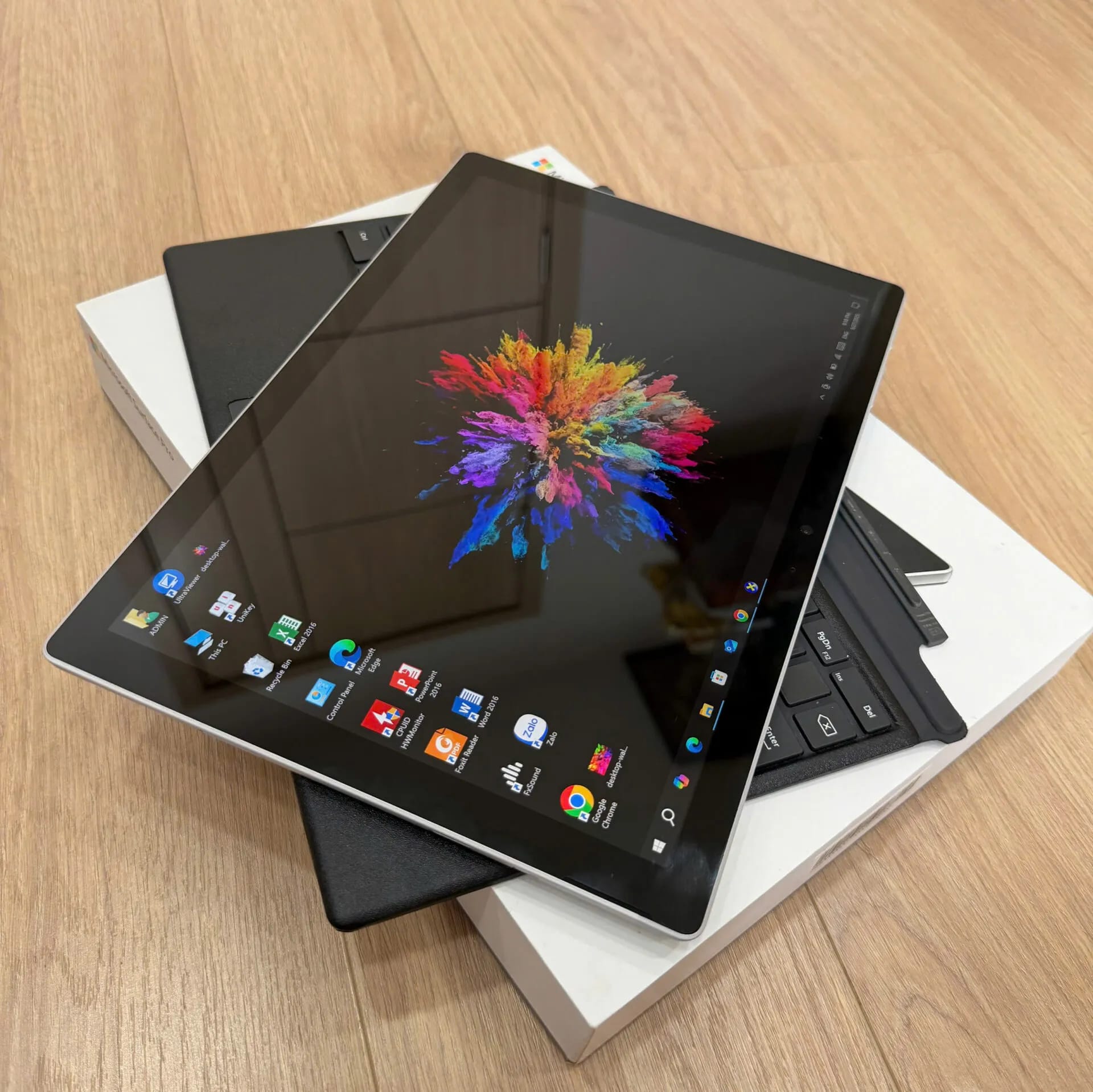 Surface Pro 5,màn 2K
