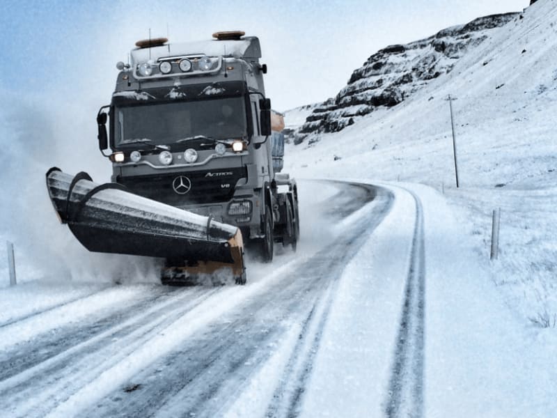 Image of a snow plow in Iceland