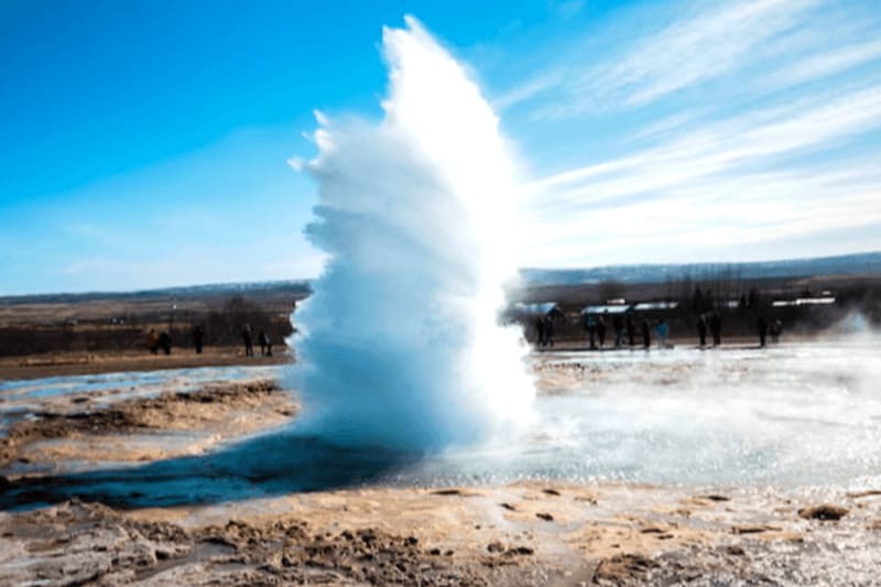 Image of the geysir in Iceland spouting hot thermal water in the air