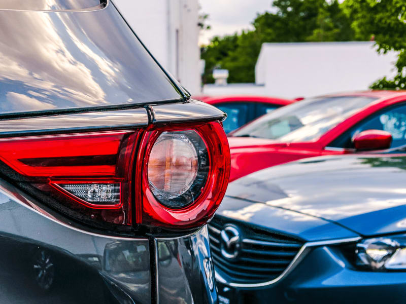 Image of the tail light of a vehicle, car rentals in Iceland.