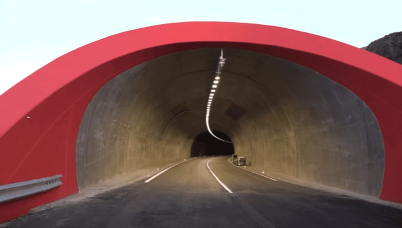 Image of the entrance of Vadlaheidigong tunnel in Iceland