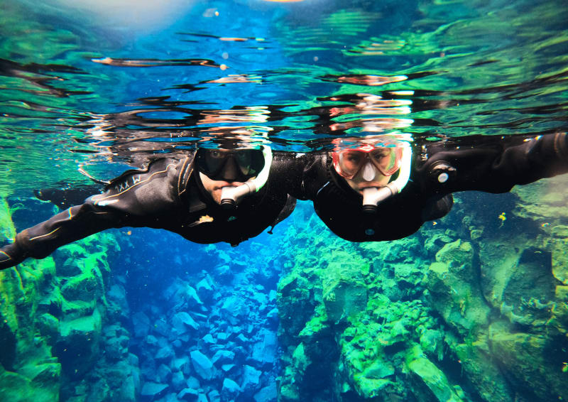 Picture of 2 people snorkeling in Silfra Þingvellir Iceland