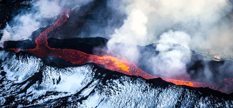 Image of a volcanic eruption in the snowy mountains of Iceland