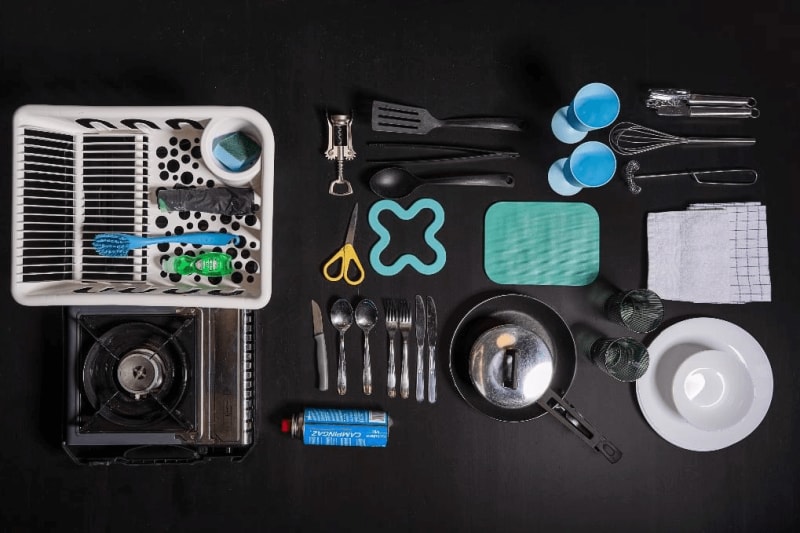 Image of various cooking and eating equipment as an extra for car rentals