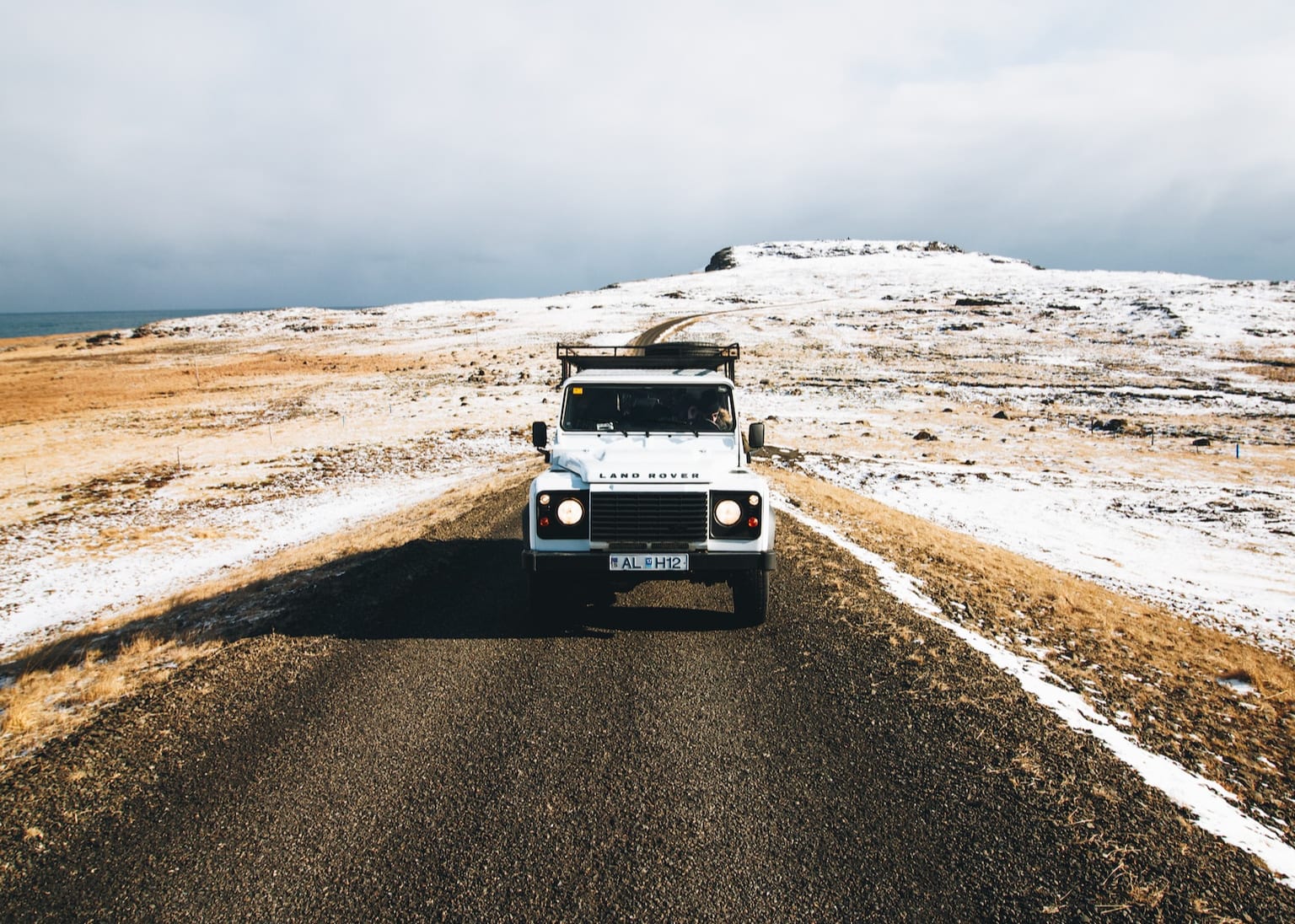 Image of a 4x4 on an F-Road in Iceland