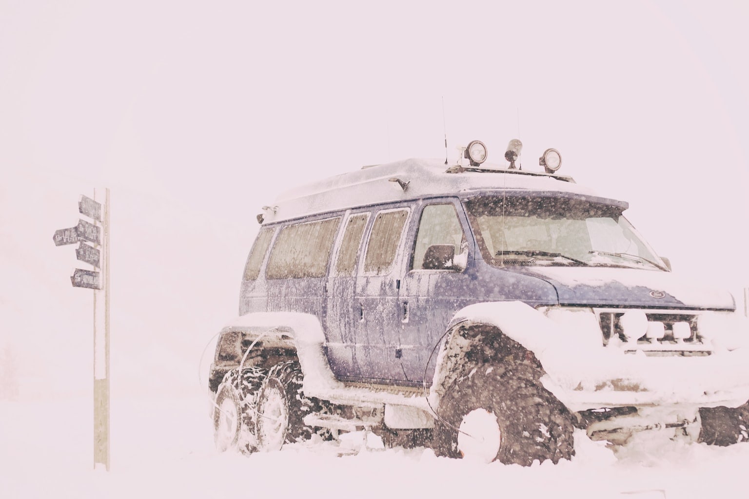 Image of a snowy supertruck 4x4 in Iceland