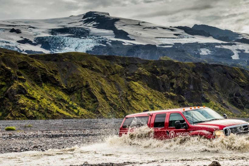 Image of a 4x4 crossing a river in iceland