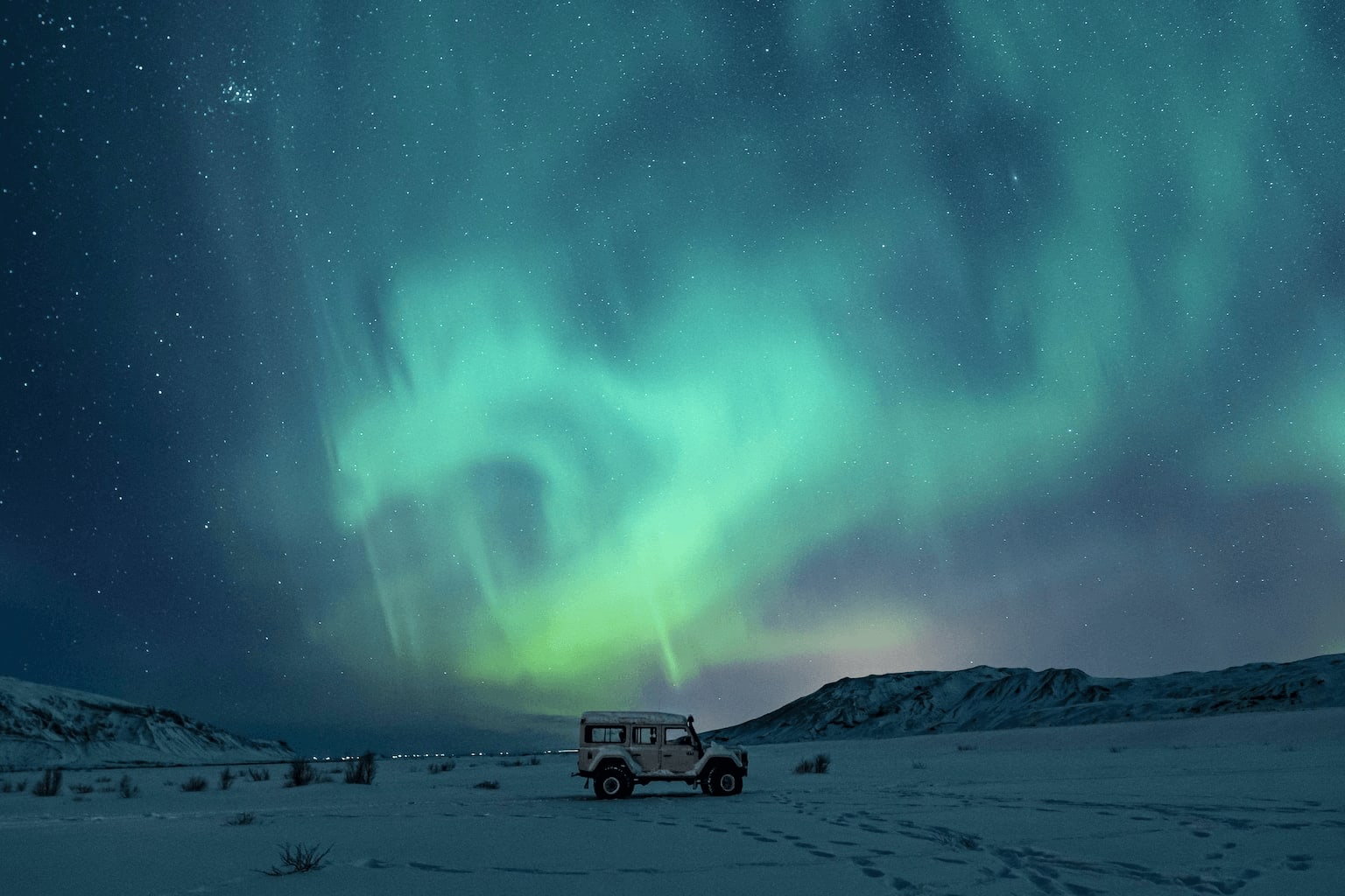 Rent a Car Northern Lights Aurora Borealis 4x4