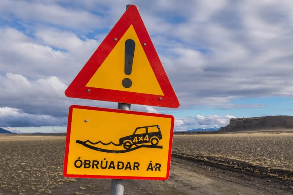 Image of a road sign in Iceland where is a river crossing ahead