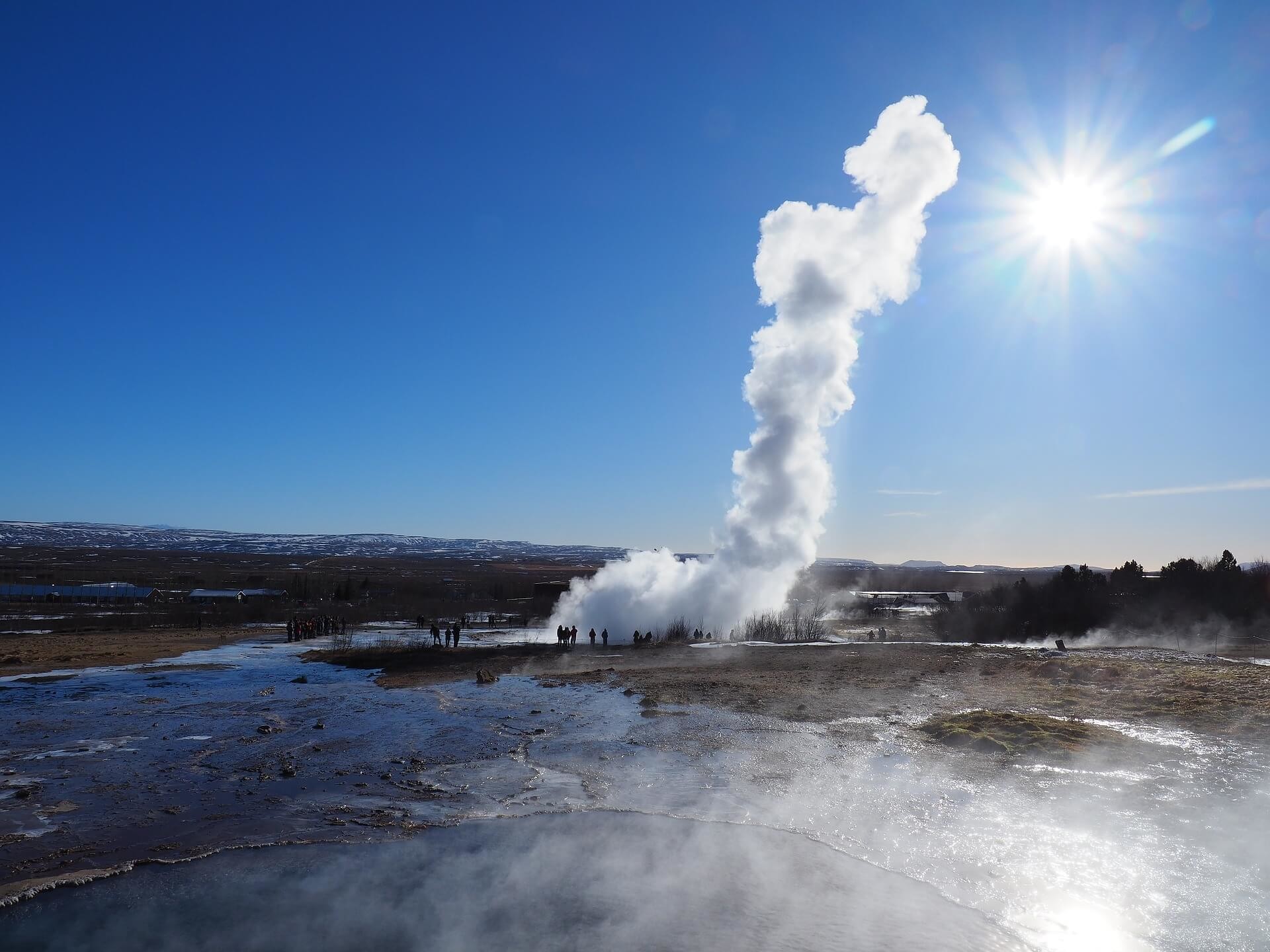 geyser-3242007_1920.jpg