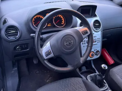 Opel corsa 1.2 essence clim 5