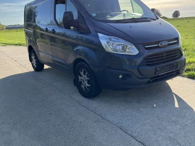 Ford transit connect endommagée  4