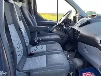 Ford transit connect endommagée  10