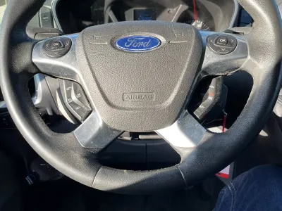 Ford transit connect endommagée  12