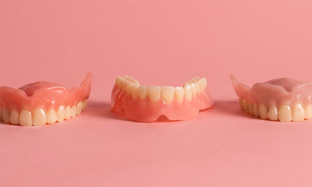 Monochrome dentures