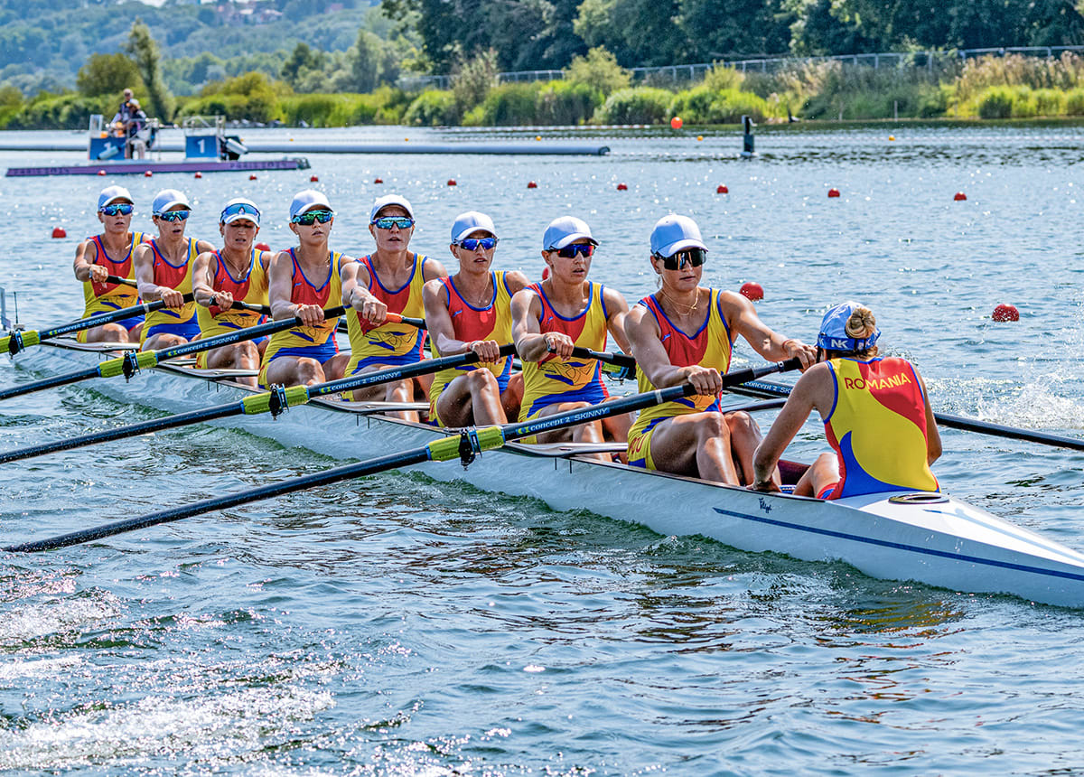Rowing 8 man