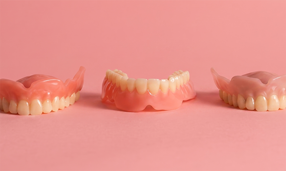 Monochrome dentures