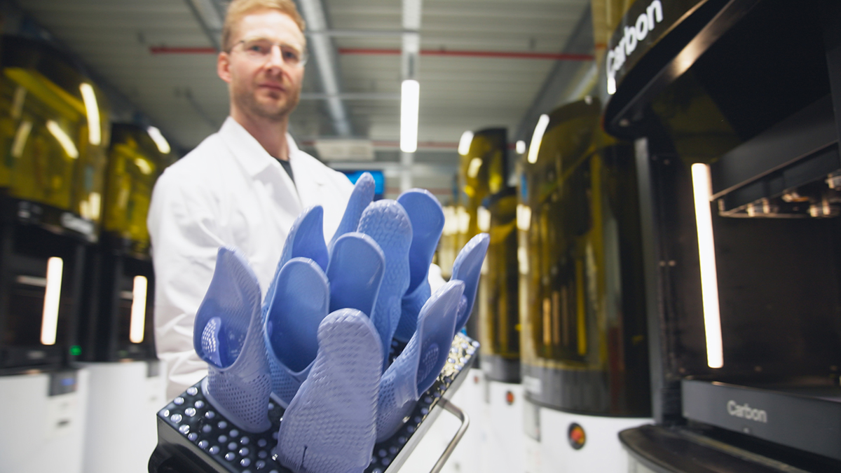 Technician with a tray of 3d priinted lattices