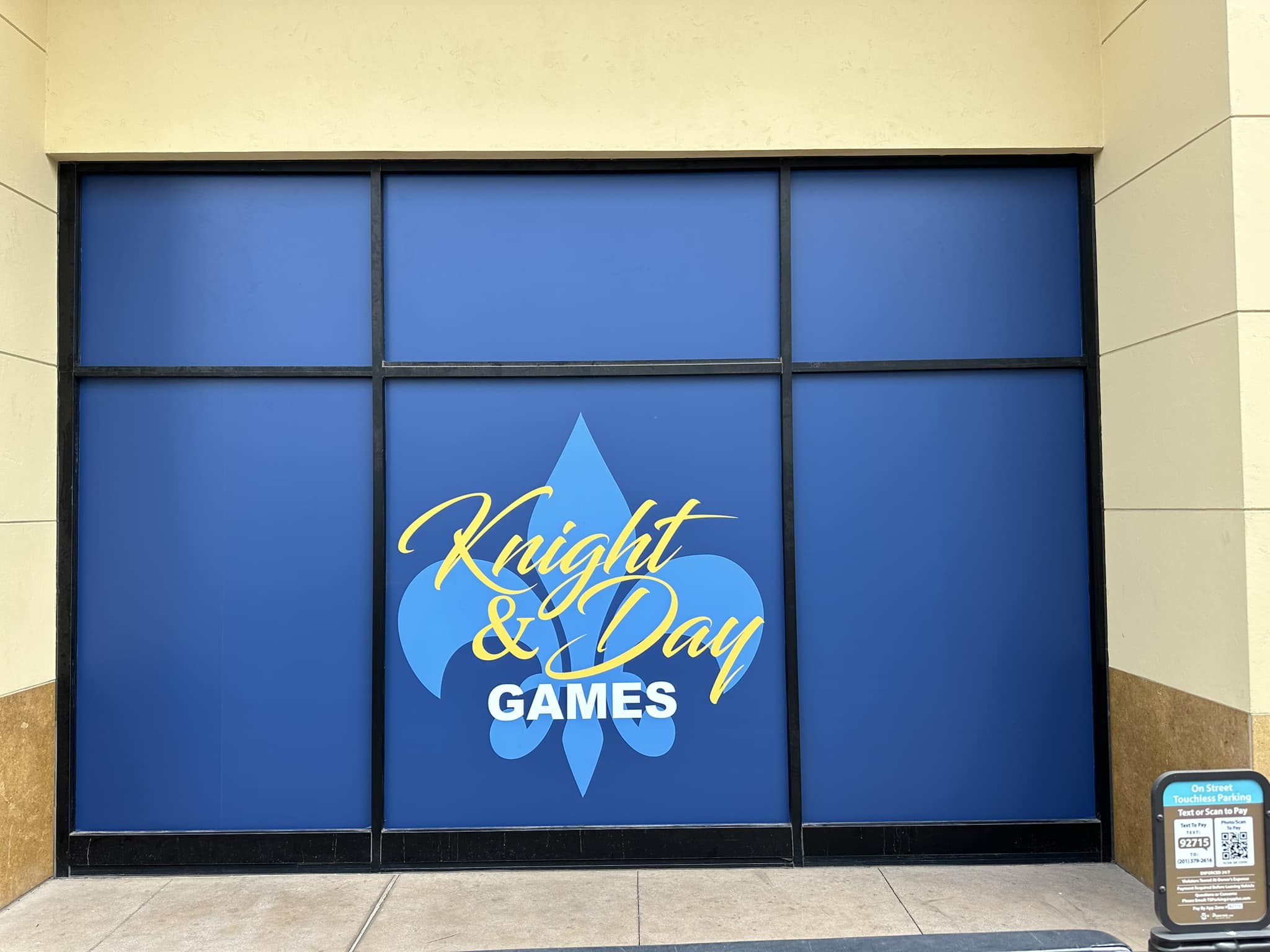 Store logo