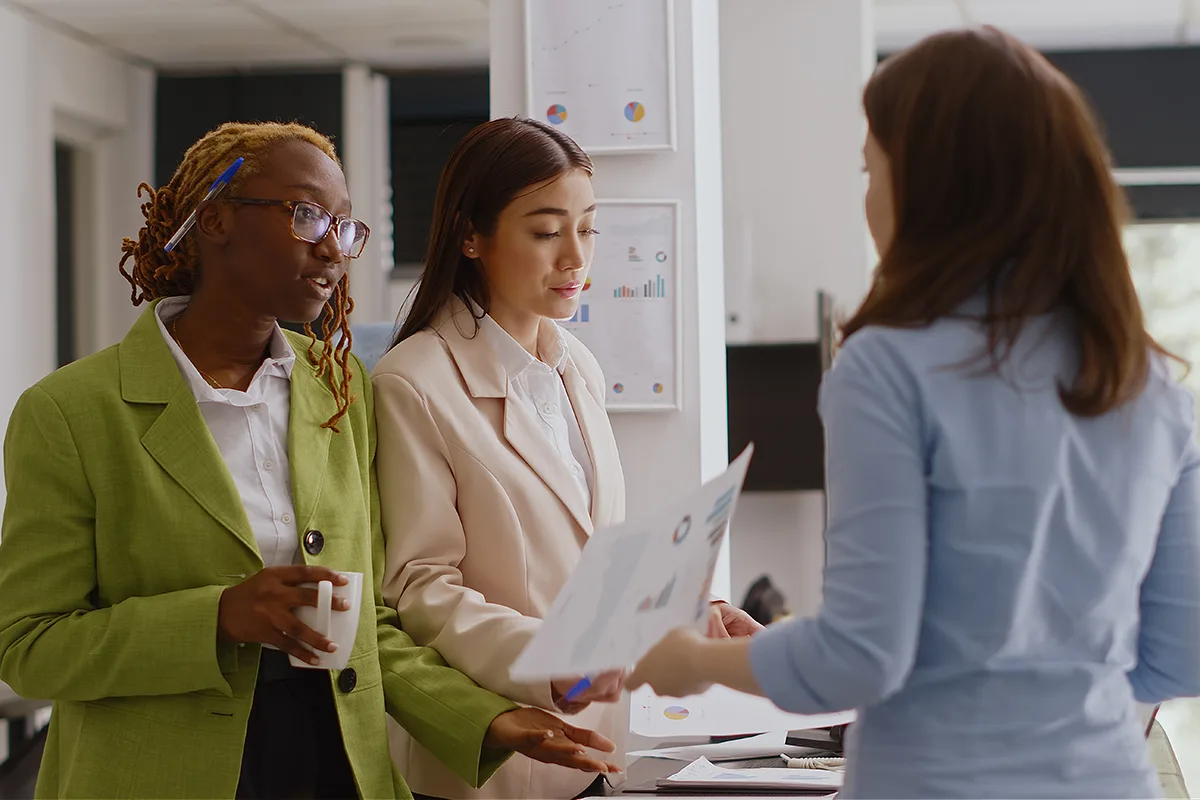 female data analyst discussing a project together