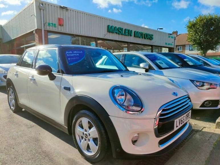 MINI HATCHBACK
