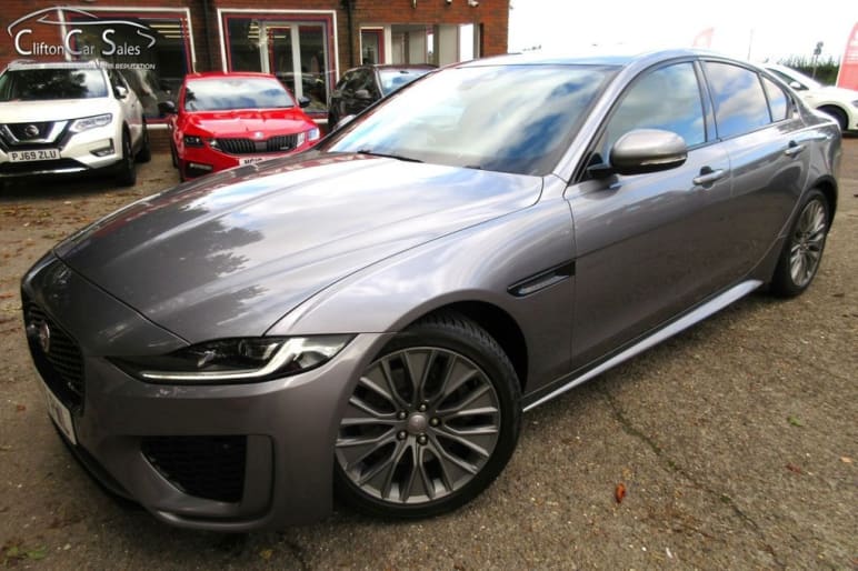 JAGUAR XE