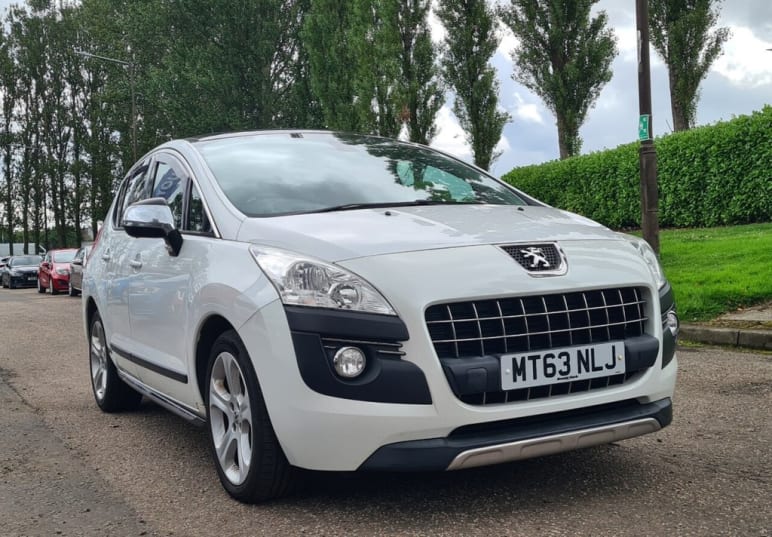 PEUGEOT 3008