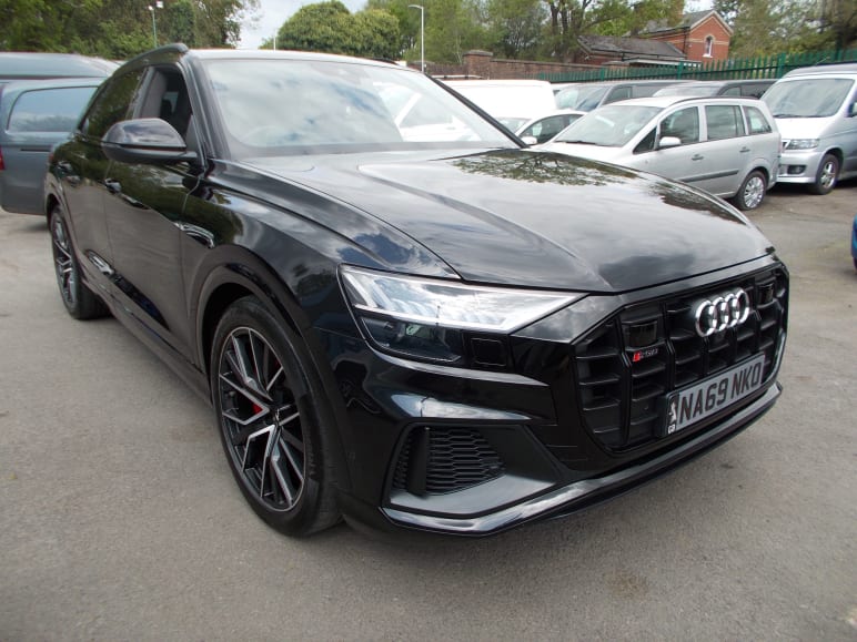 AUDI Q8