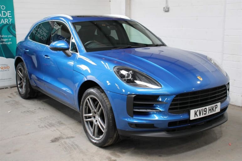 PORSCHE MACAN
