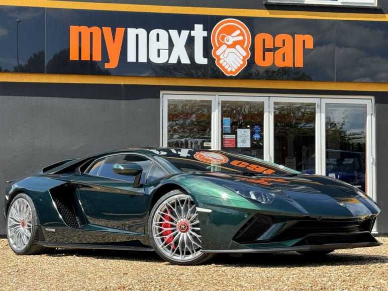LAMBORGHINI AVENTADOR