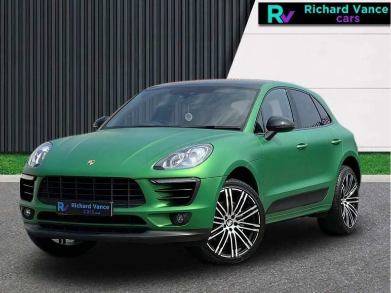 PORSCHE MACAN