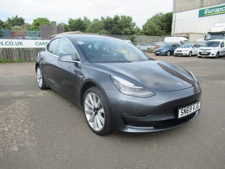 TESLA MODEL 3