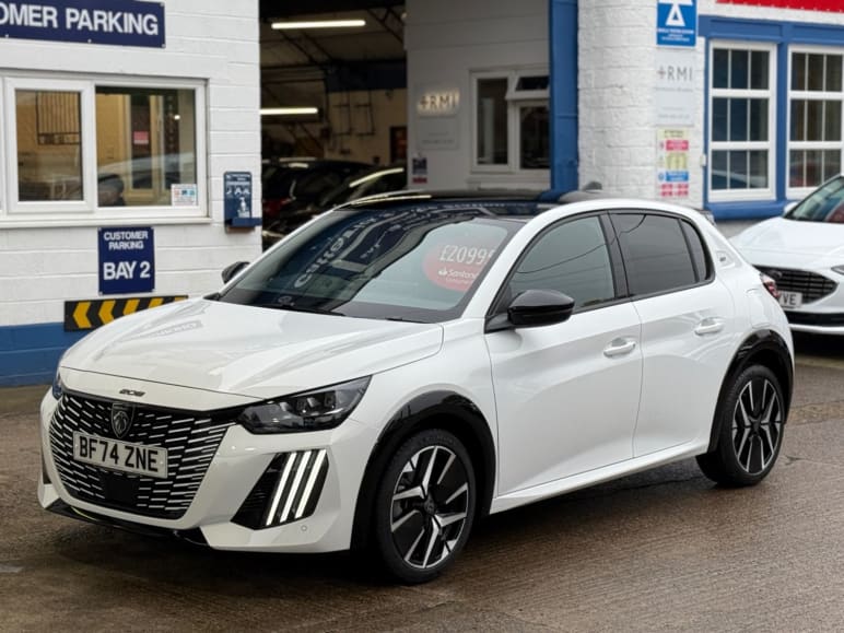 PEUGEOT 208