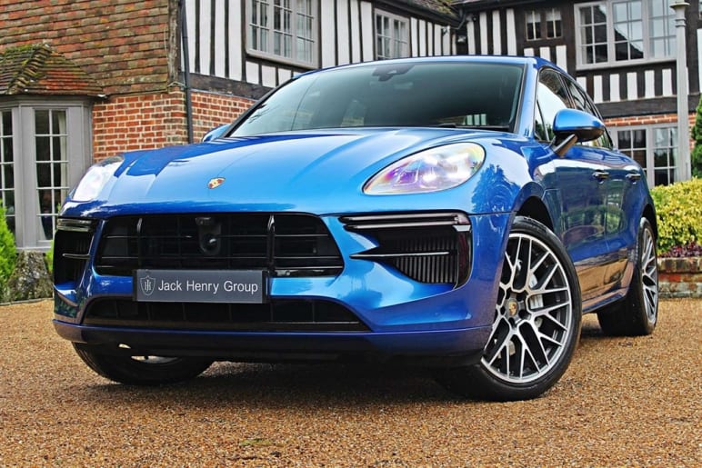 PORSCHE MACAN