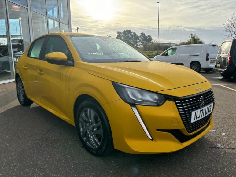 PEUGEOT 208