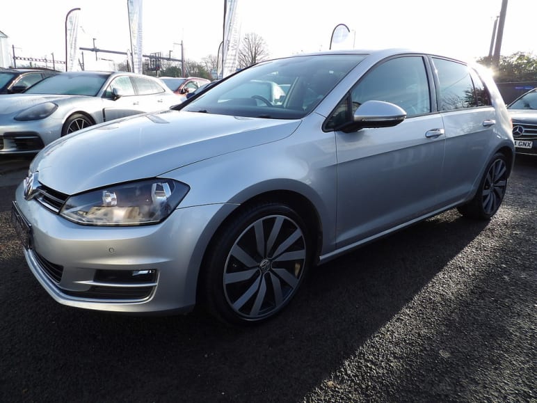 VOLKSWAGEN GOLF