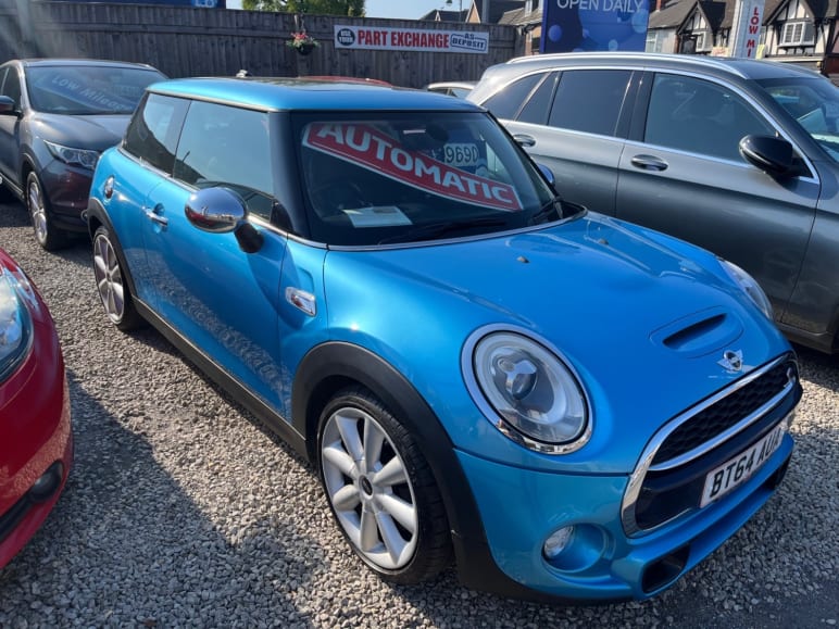 MINI HATCHBACK