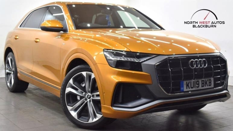 AUDI Q8