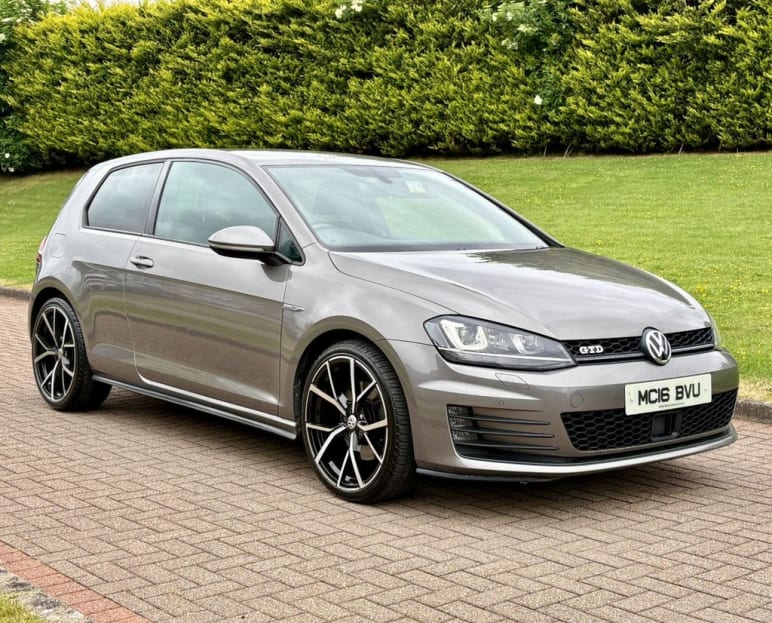 VOLKSWAGEN GOLF