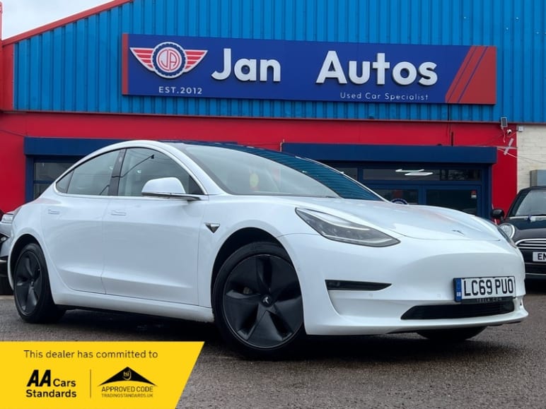 TESLA MODEL 3