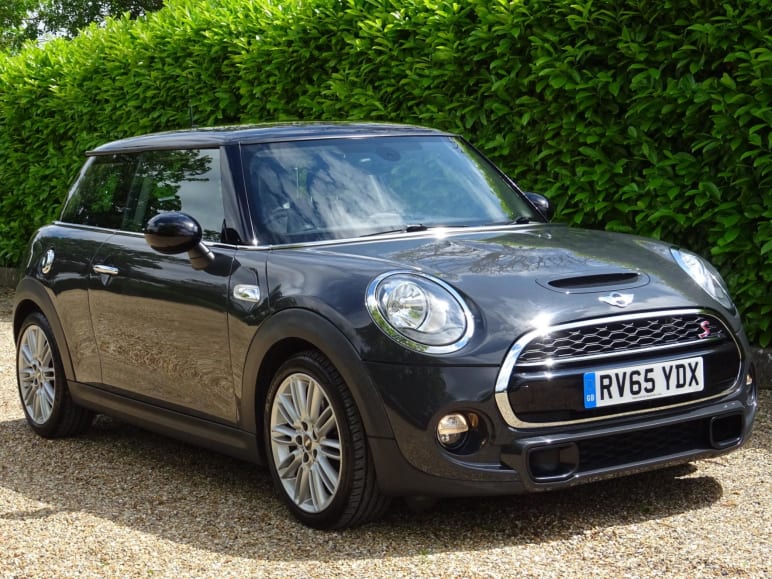 MINI HATCHBACK