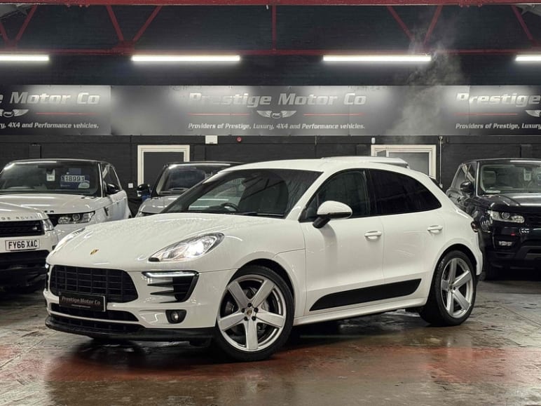 PORSCHE MACAN