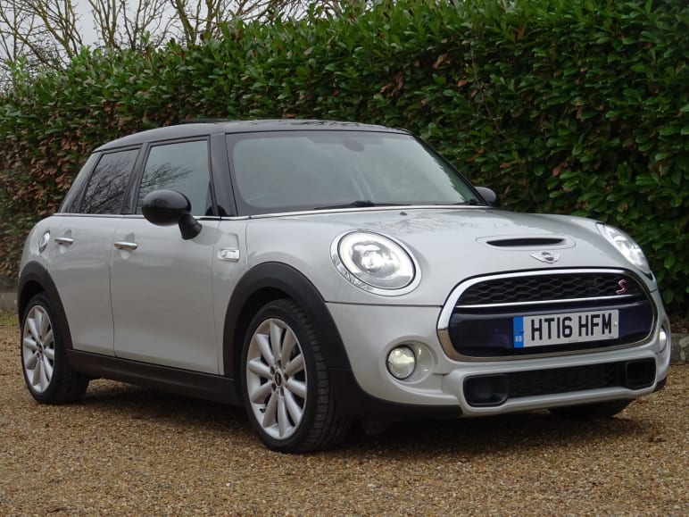 MINI HATCHBACK