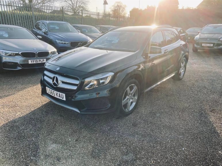 MERCEDES-BENZ GLA