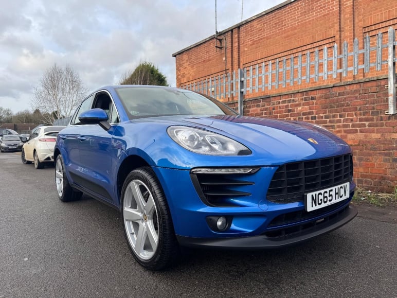 PORSCHE MACAN