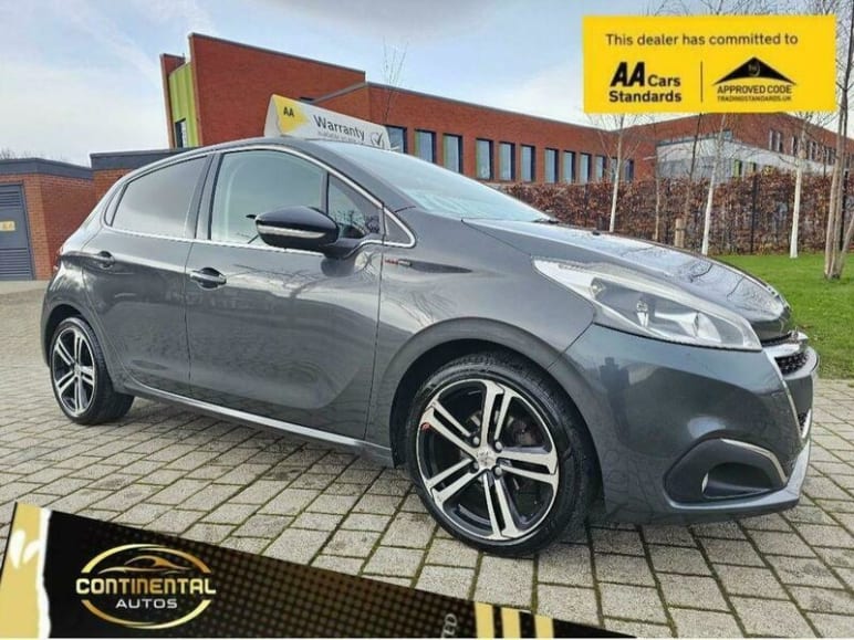 PEUGEOT 208