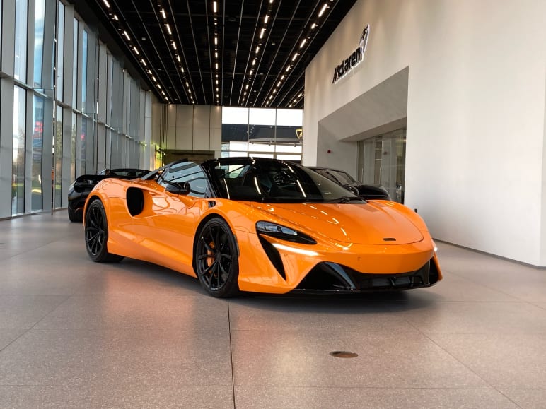 MCLAREN ARTURA