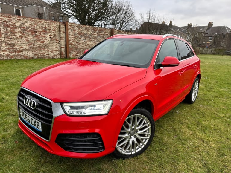 AUDI Q3