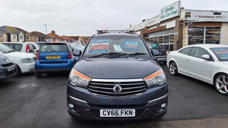 SSANGYONG TURISMO